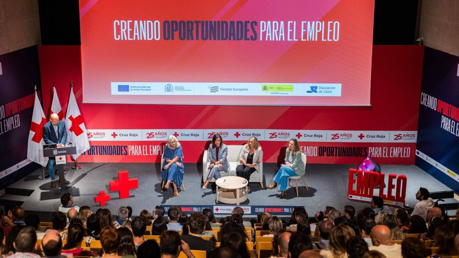 Tu talento, tu oportunidad: 600 personas participan en la VI Feria de Empleo de Cruz Roja en Cadiz-emp-