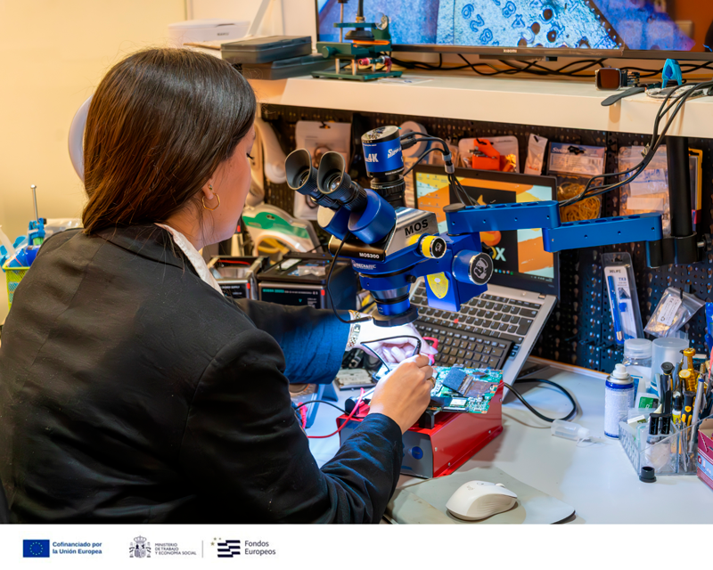 Cruz Roja apuesta por el Emprendimiento con perspectiva: la mujer que desafía los prejuicios de género en la reparación tecnológica