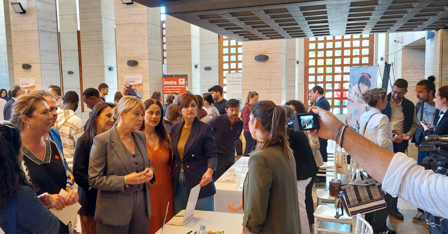 720 personas buscan mejorar su vida en la I Feria de Empleo de Cruz Roja en Huelva