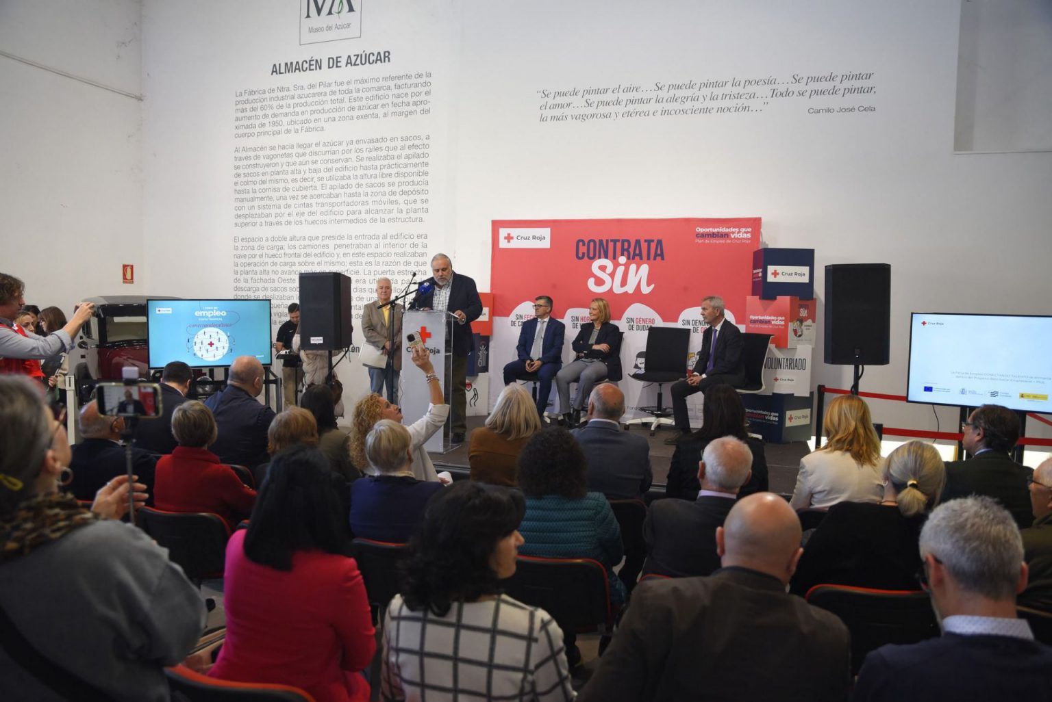Éxito de la I Feria de Empleo de la Costa Tropical organizada por Cruz Roja