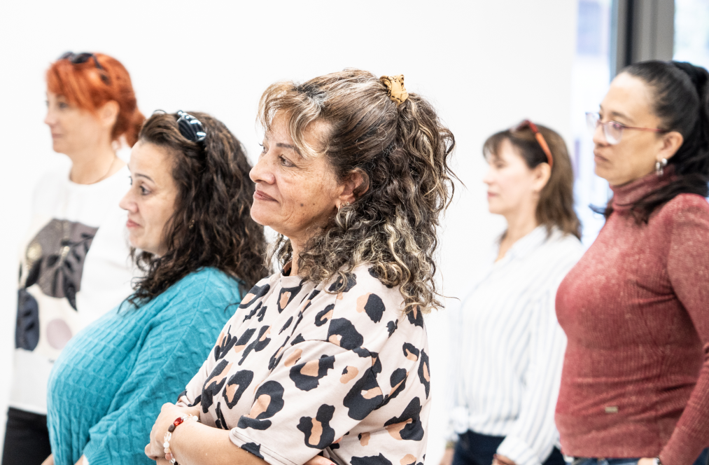 “Tecnología para reducir las brechas género en el acceso empleo: Cruz Roja vuelve a tender puentes hacia el empleo con un ITINERARIO VIRTUAL para mujeres”
