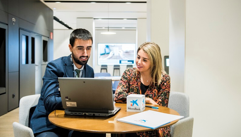 Cruz Roja Española y MicroBank suscriben un convenio de colaboración para incentivar el autoempleo y la actividad emprendedora