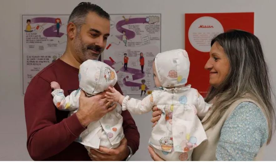 Dos abuelos de Ourense que ya han acogido en su casa a once niños