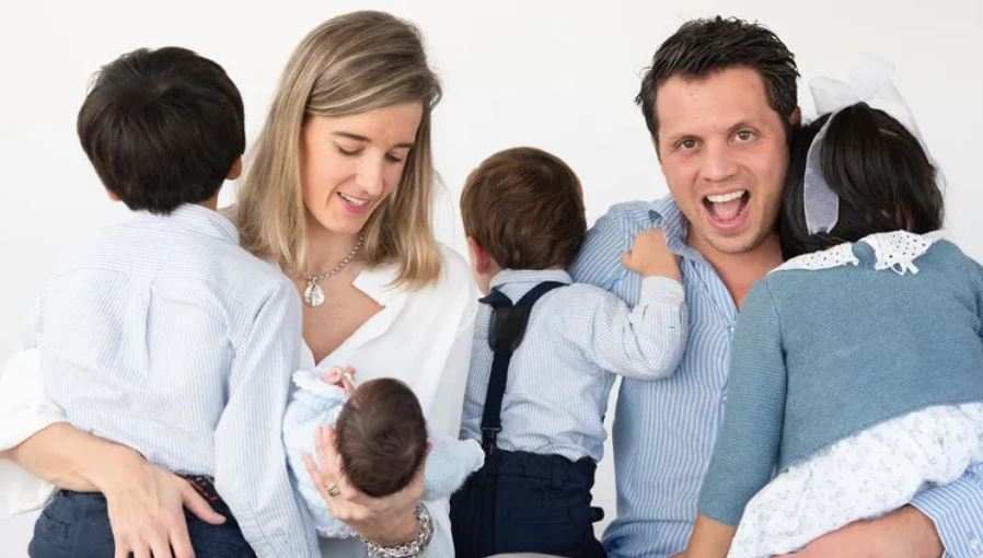 La lucha de María por ser madre: «Tenemos tres hijos en acogida y otro en adopción al que conseguí darle el pecho»