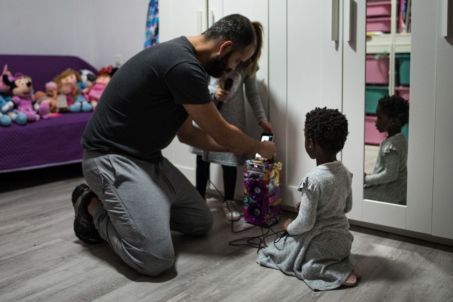 El País: Papás para los niños de las pateras