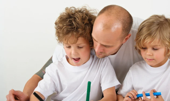 Sobreproteger es educar con miedo y nocivo para los hijos