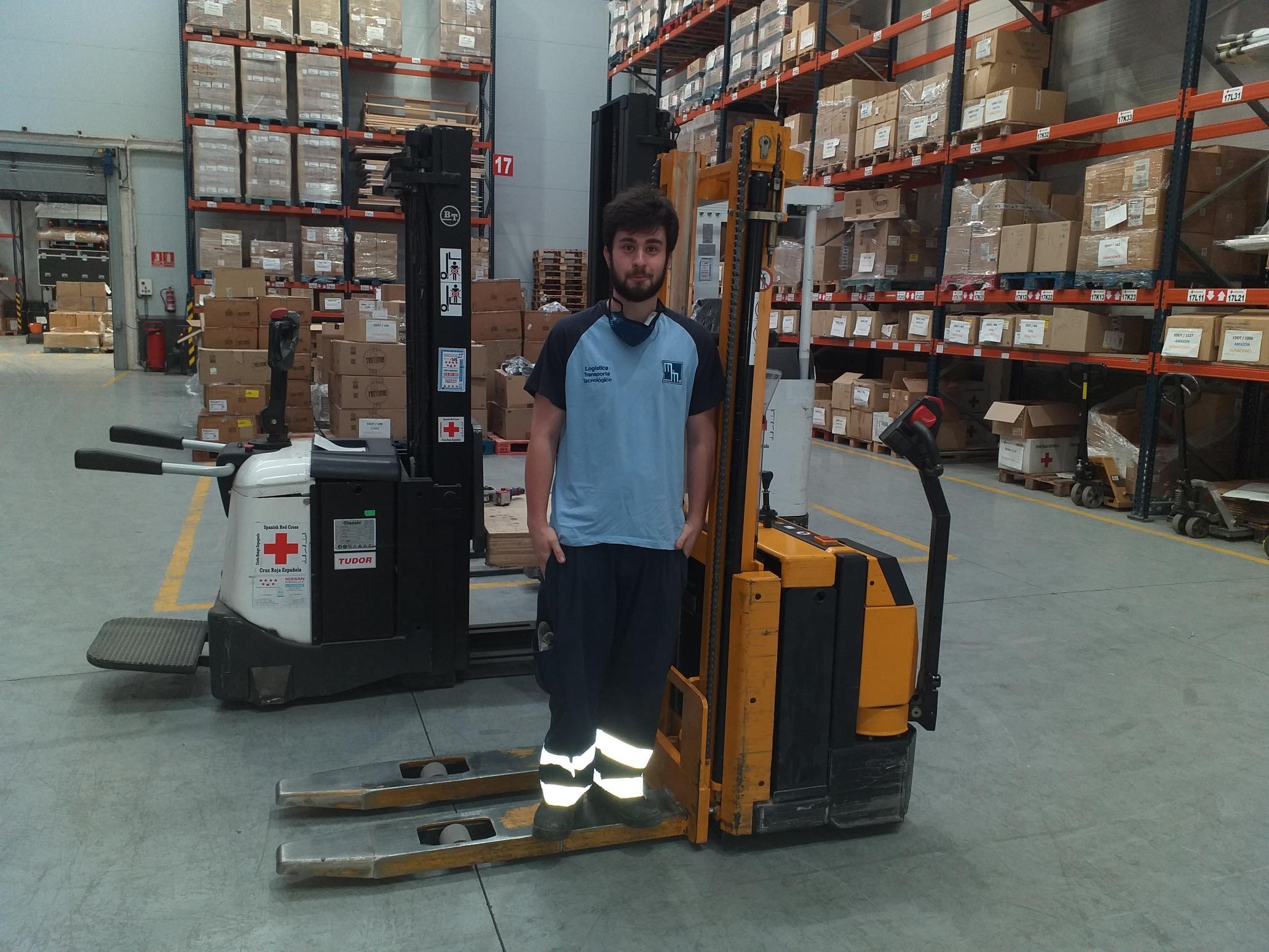 Biomerieux dona a Cruz Roja una apiladora para material de emergencias