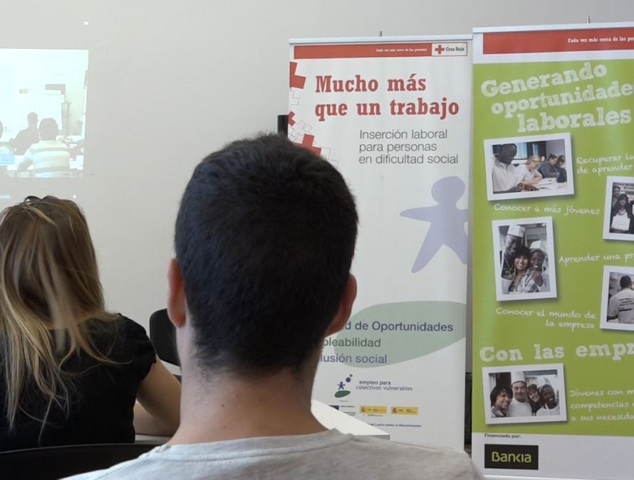 La colaboración entre Bankia y Cruz Roja permite encontrar empleo a más de 1.300 personas en 2017