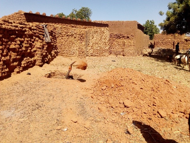La Cruz Roja forma a los voluntarios para la promoción del saneamiento total liderado por la comunidad (clts) en la provincia de Seno