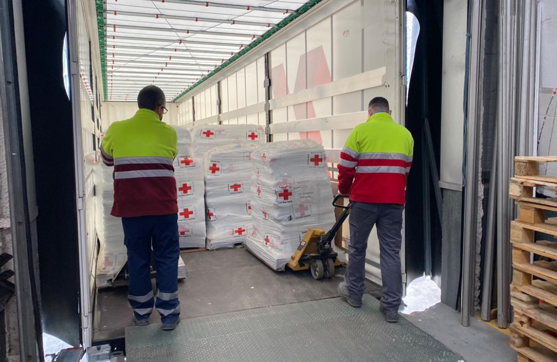 Sale el primer envío de ayuda humanitaria de Cruz Roja Española para las personas afectadas por el conflicto de Ucrania