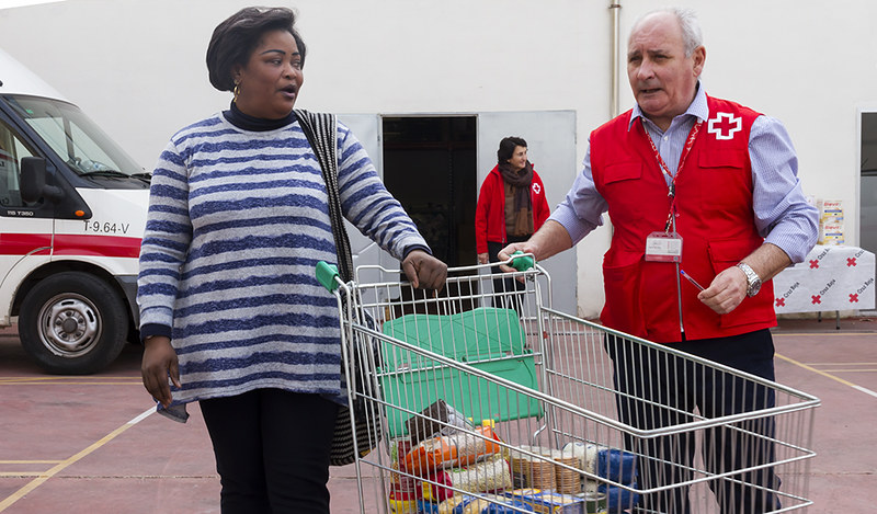 La inseguridad alimentaria se agrava en España: El 70% de las personas atendidas por Cruz Roja están preocupadas por no alimentar adecuadamente a sus familias