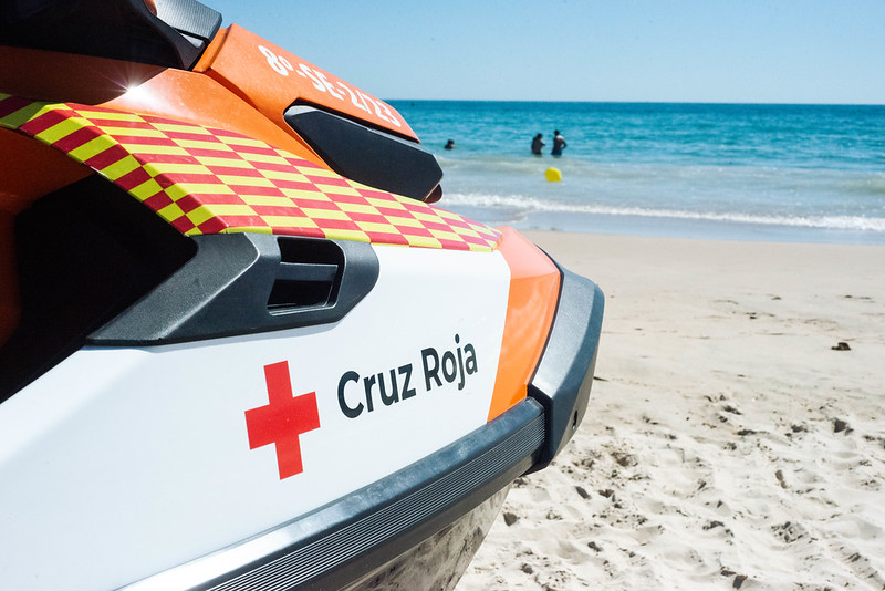 Cruz Roja registró un aumento del 27% en los rescates a personas este verano en las playas bajo su vigilancia