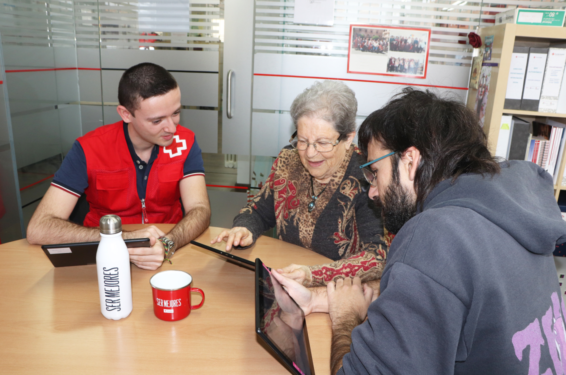 Cruz Roja advierte de la creciente vulnerabilidad de las mujeres mayores que sufren de una violencia más silenciada y aceptada socialmente