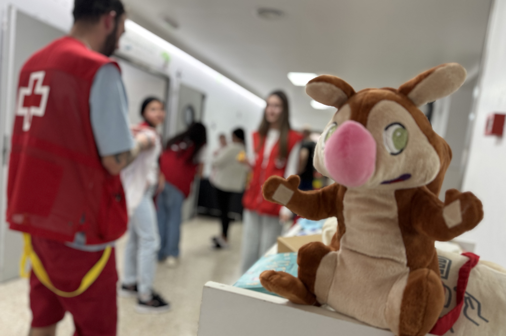 Cruz Roja Juventud impulsa el bienestar de la infancia hospitalizada con más de 50.000 personas atendidas en 2025