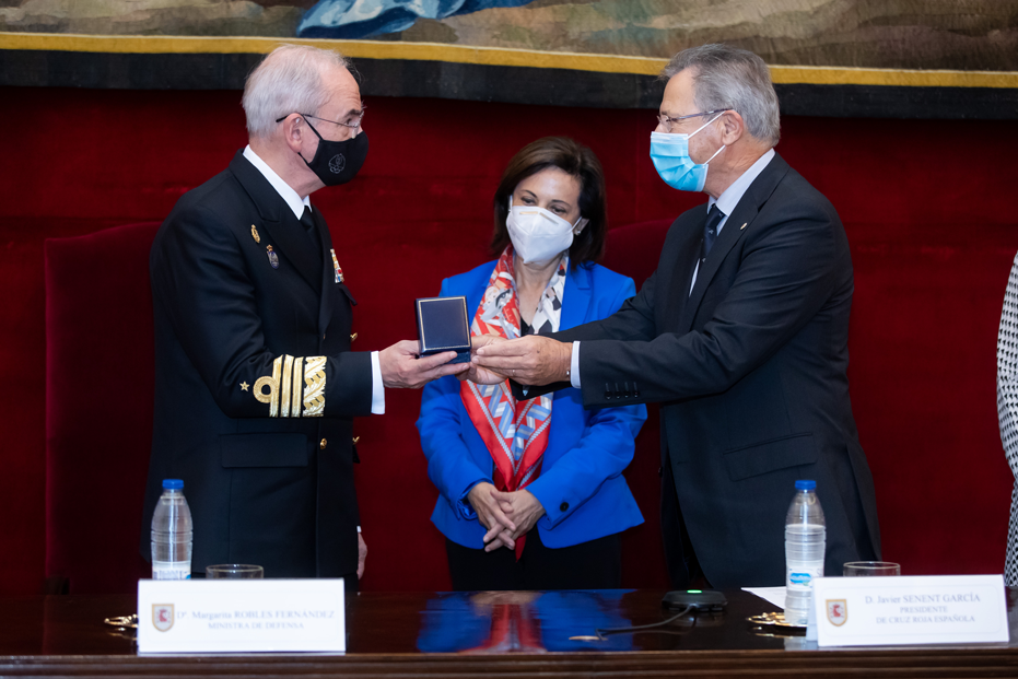 La Cruz Roja concede la Placa de Honor, su más alta condecoración, a las Fuerzas Armadas en reconocimiento a su labor