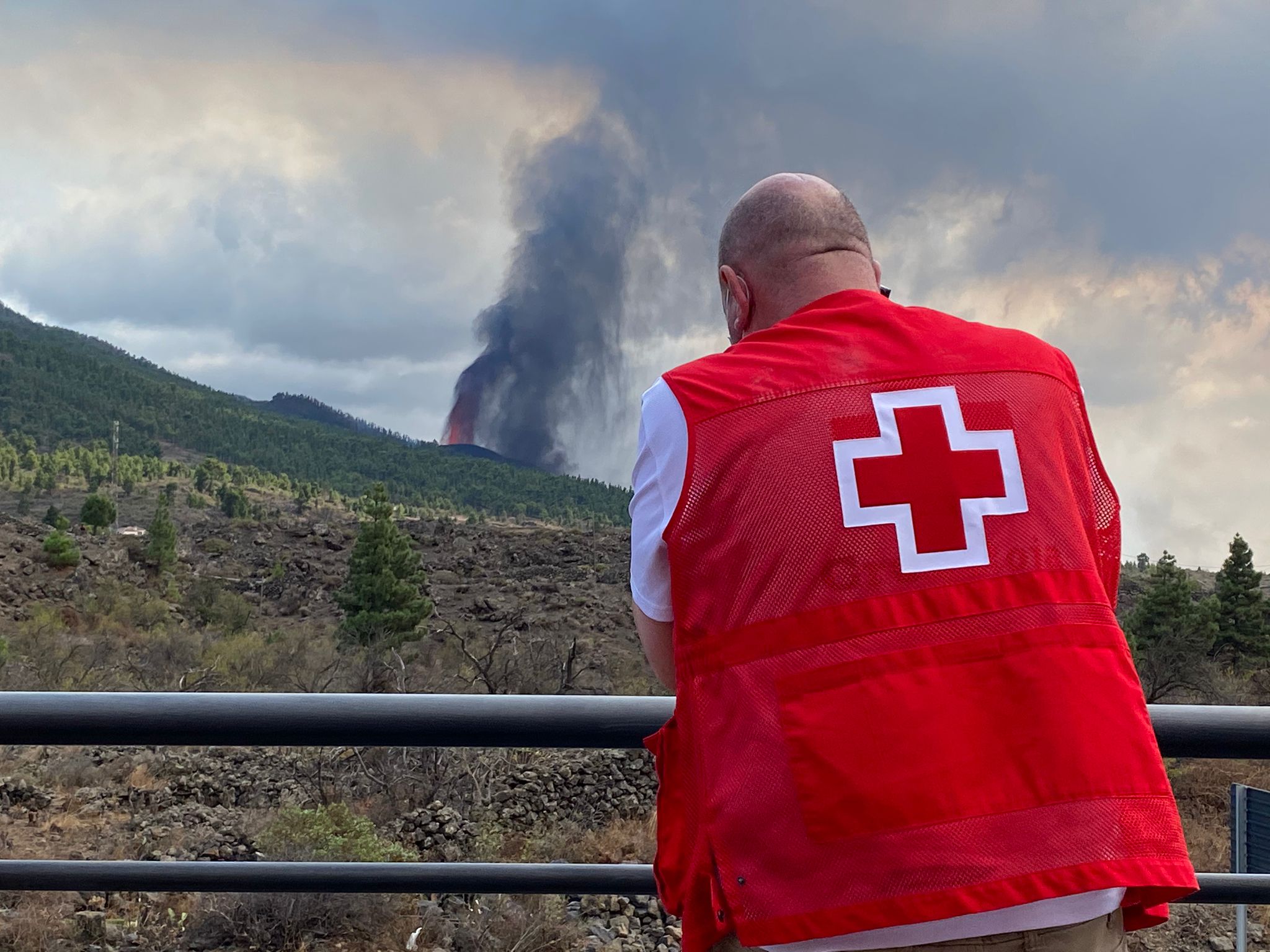 Más de 414 personas evacuadas por la erupción del volcán han pasado ya por el albergue de Cruz Roja en La Palma