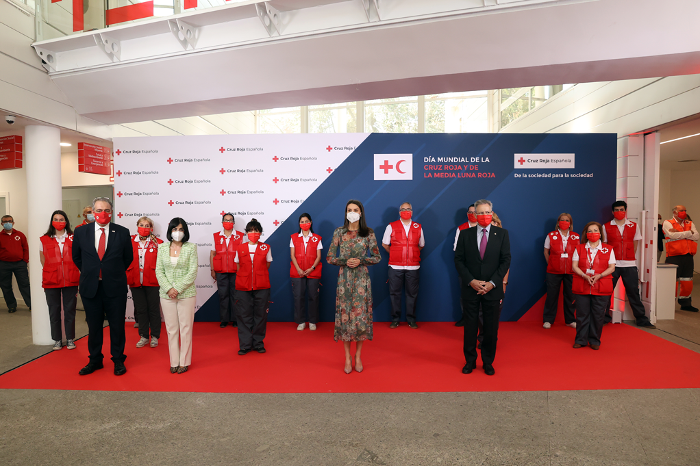 Su Majestad la Reina ha entregado hoy las Medallas de Oro y la Placa de Honor de Cruz Roja