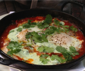 Huevos en Tomate y Atún