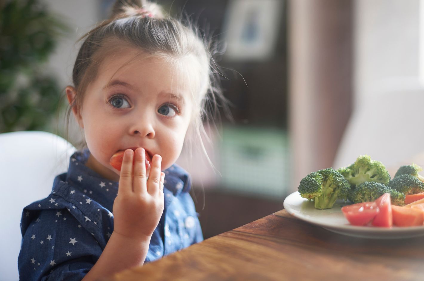 ¿QUÉ PODEMOS HACER LAS MADRES O PADRES PARA QUE NUESTROS HIJOS E HIJAS COMAN MEJOR?
