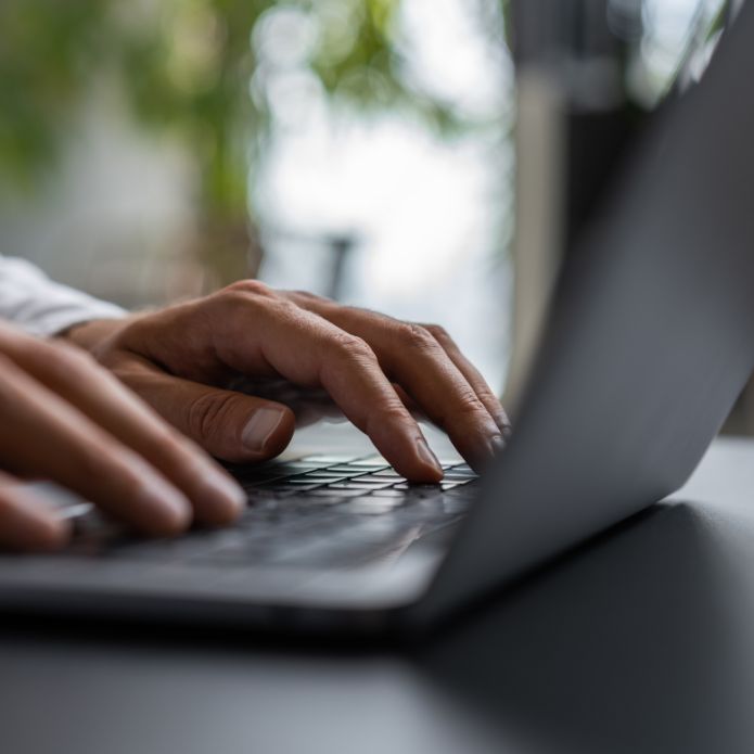 5 apps para buscar trabajo sin morir en el intento