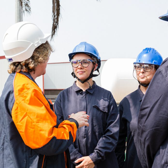 Cruz Roja y Repsol unidos por las 'Mujeres en la industria'