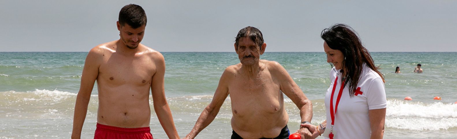 El mar, la mejor medicina para Paco